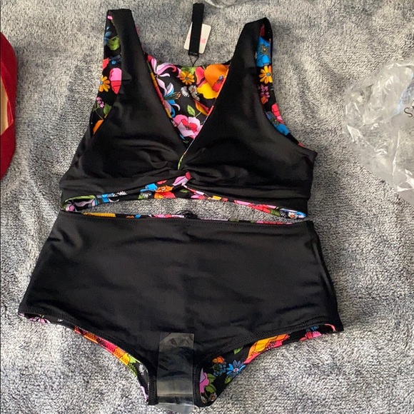 GymTo Swim reversible Twist Front Top Set - Picture 5 of 13